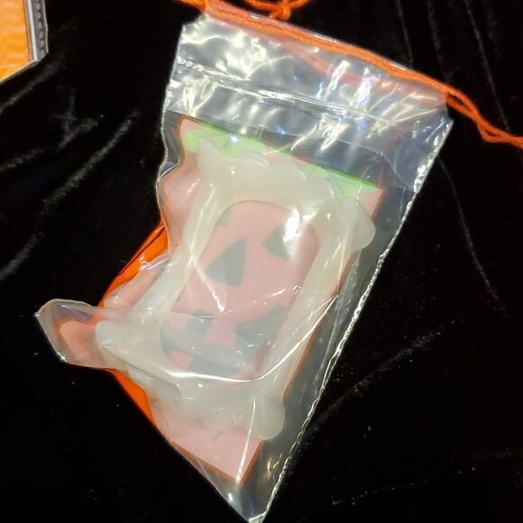 Count Dracula, vampire velour Costume, one piece with cape (Childs sz 3-4) - Picture 6 of 6